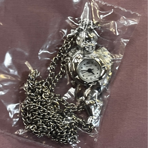 Clock necklaces - Picture 4 of 14